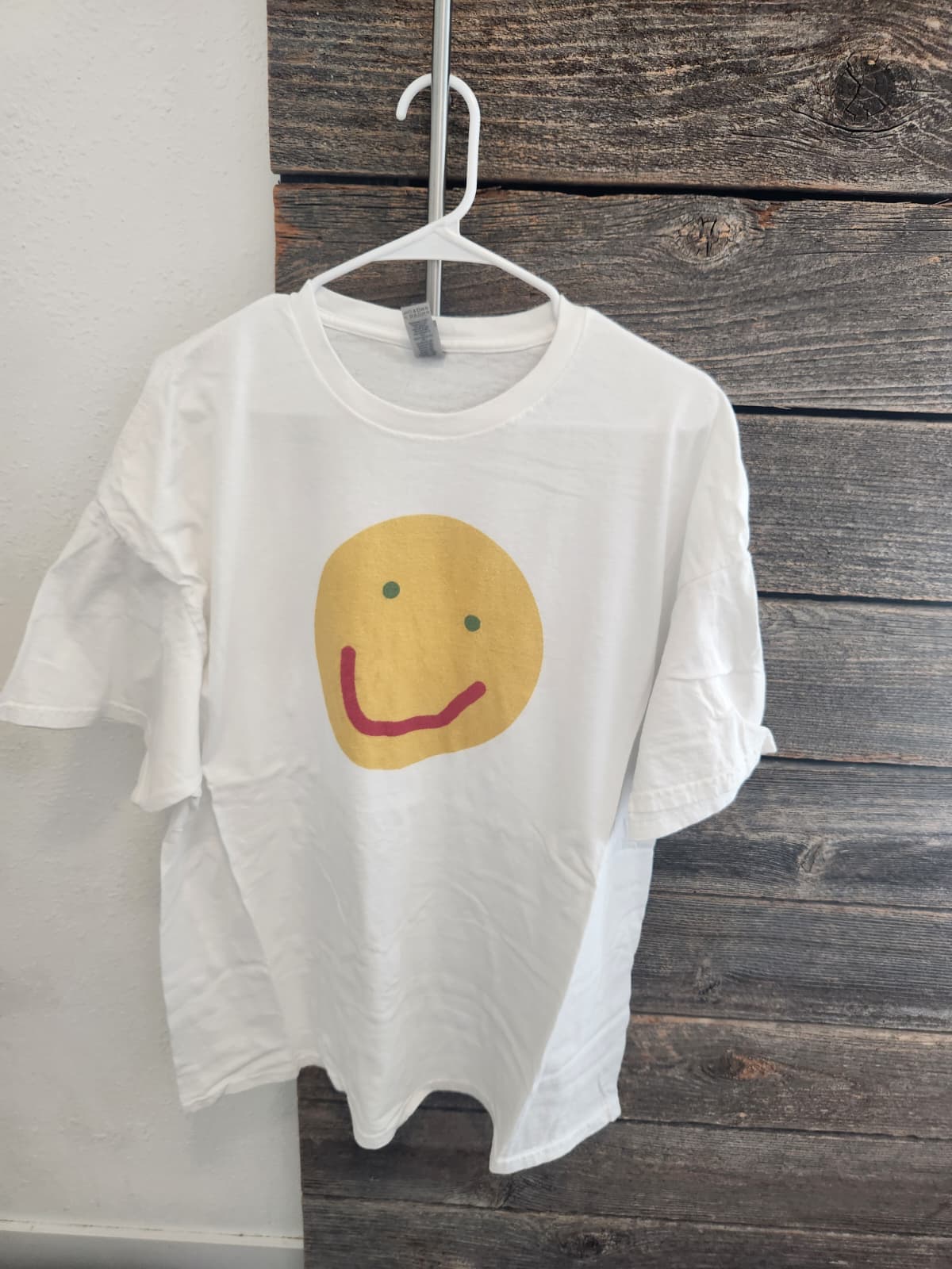 White Smiley-Face T-Shirt – 2XL